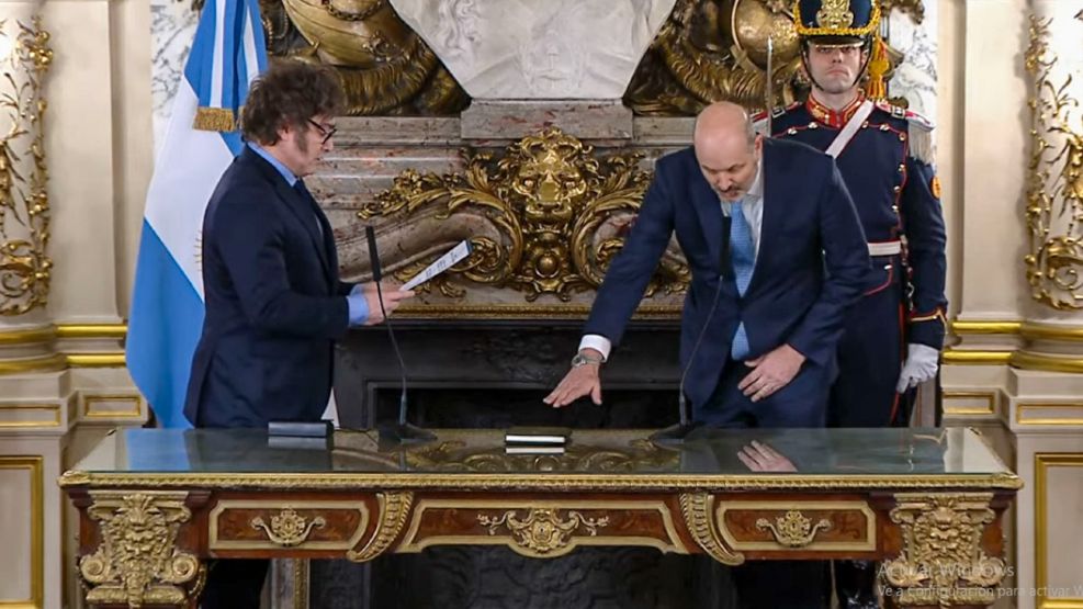 Milei le tomó juramento a Federico Sturzenegger como ministro de Desregulación y Transformación del Estado