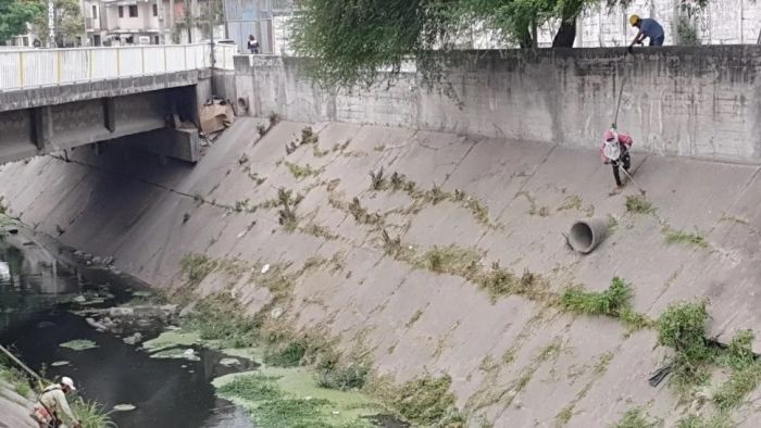 Salta: escucharon gritos en un canal, bajaron y encontraron una orgía