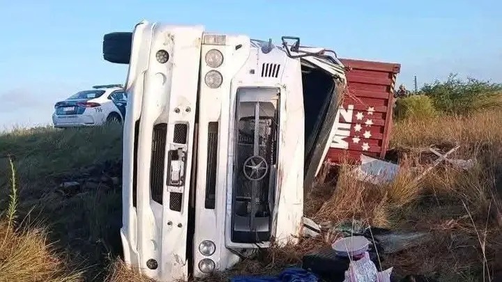Vuelco de un camión en la Ruta Nacional 123: habría dos heridos