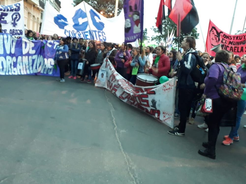 Masiva participación en la marcha de "Ni una Menos" en Corrientes