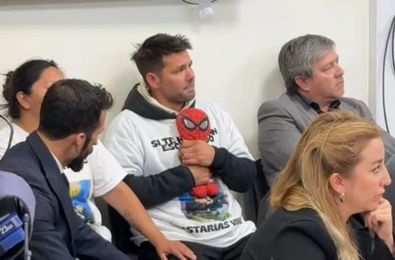 El encuentro del papá de Angel con la madre y el padrastro acusados de asesinato