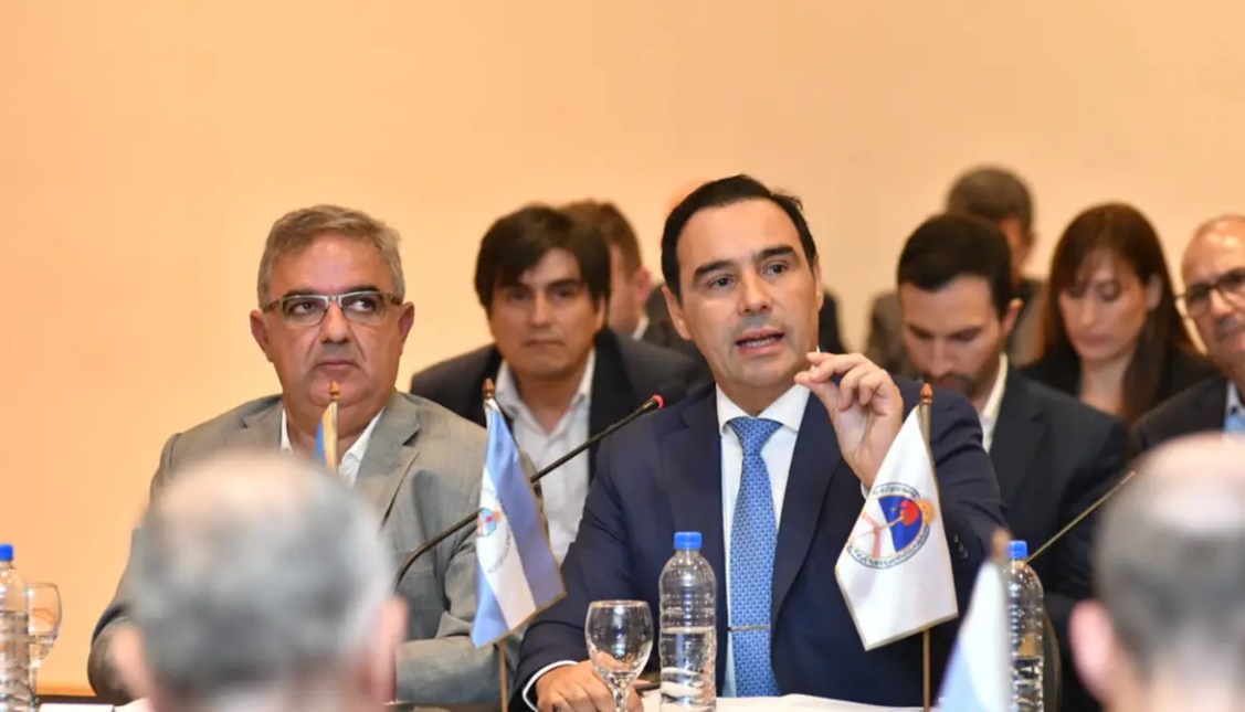 Gustavo Valdés exige "diálogo profundo" con Nación y "no para la foto"