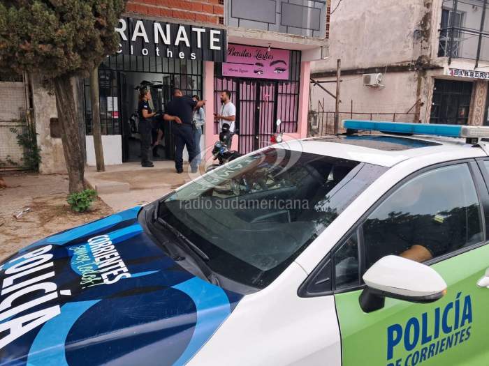 Rompieron el candado de acceso y desvalijaron una tienda de ropas