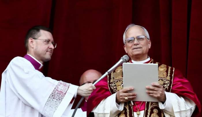 El nuevo papa León XIV habló en español en parte de su primer discurso
