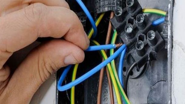 Corrientes: jven recibió una fuerte descarga eléctrica en su cara y cuerpo