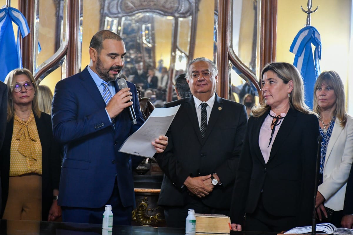 Valdés puso en funciones a la nueva ministra de Turismo