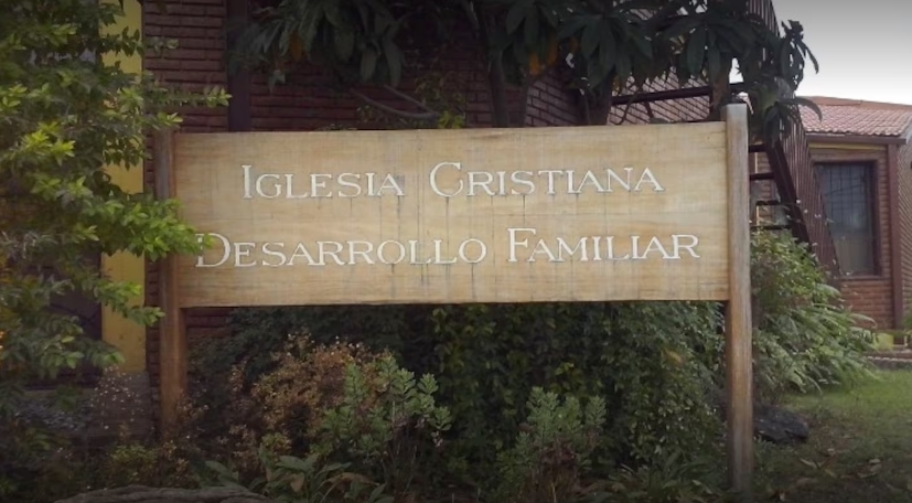 Brutal ataque a un sacerdote: dos adolescentes mezclaron químicos y los hicieron explotar durante una misa