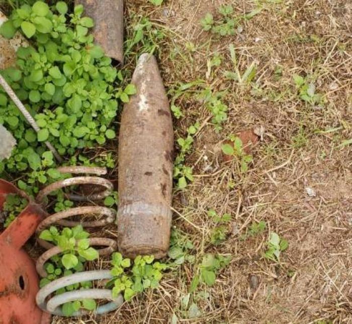 Quiso desarmar un artefacto de artillería, explotó y murió en el acto
