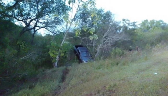 Caá Catí: conductor de una camioneta terminó en el monte