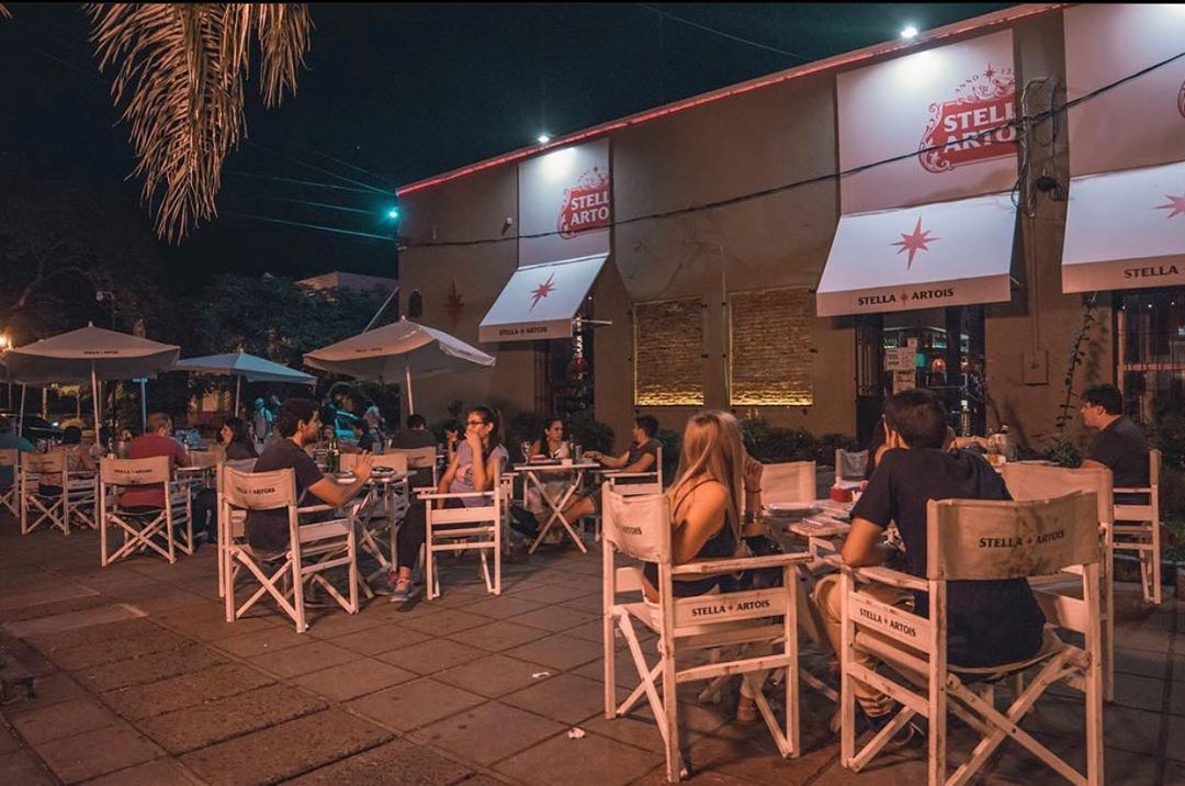 Corrientes: detuvieron a un hombre que robó sillas de un bar