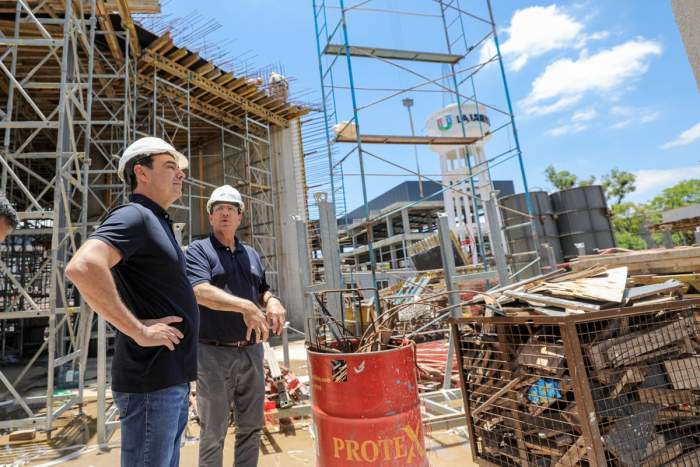 El gobernador Valdés mostró los avances de obra en La Unidad