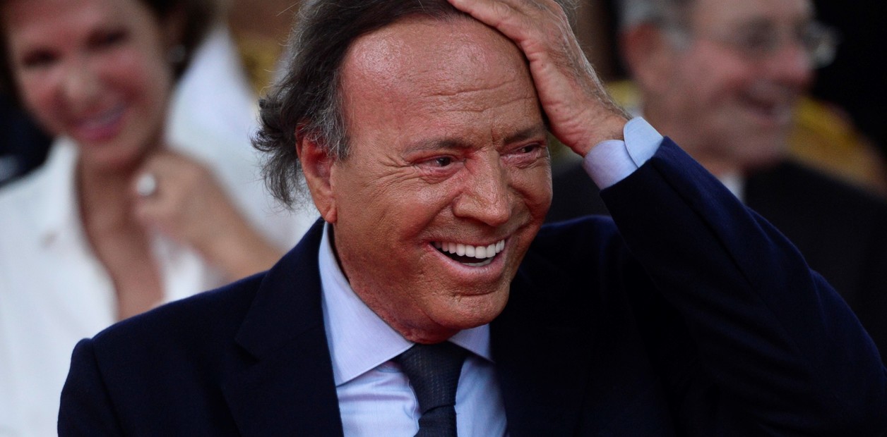 Julio Iglesias, acusado de agresiones sexuales por dos extrabajadoras de sus mansiones