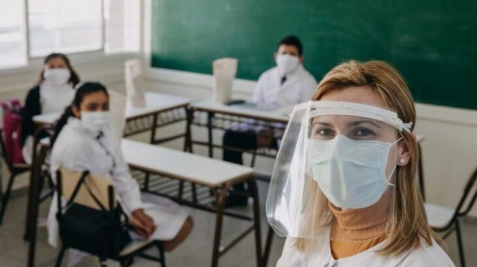 COVID-19: docentes ya pueden inscribirse para recibir la vacuna