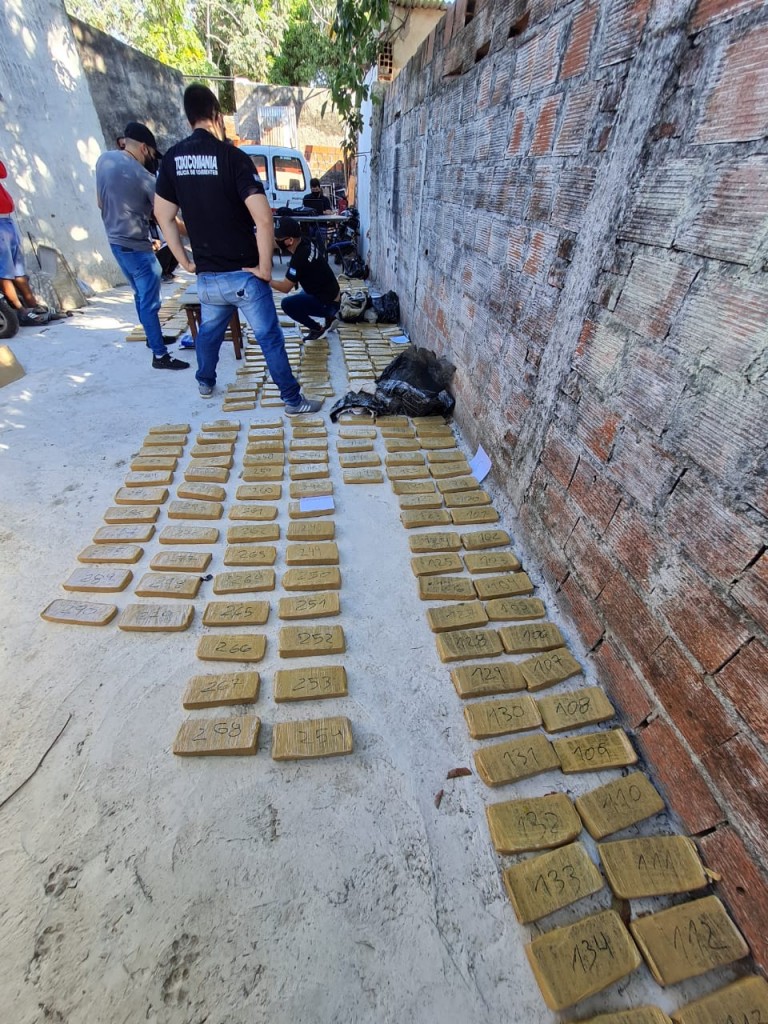 Corrientes: incautaron drogas y armas en un local de venta de autos