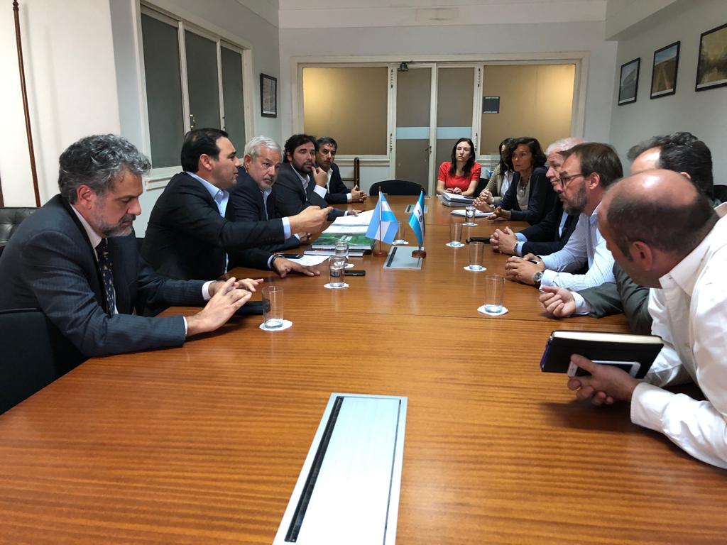 El gobernador Valdés presentó en Buenos Aires el proyecto de obras del futuro Puerto de Lavalle