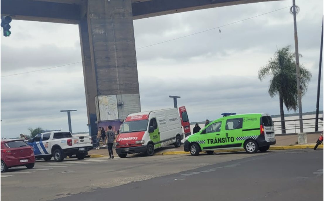 Puente General Belgrano: una mujer se arrojó al río Paraná y murió pese al rescate