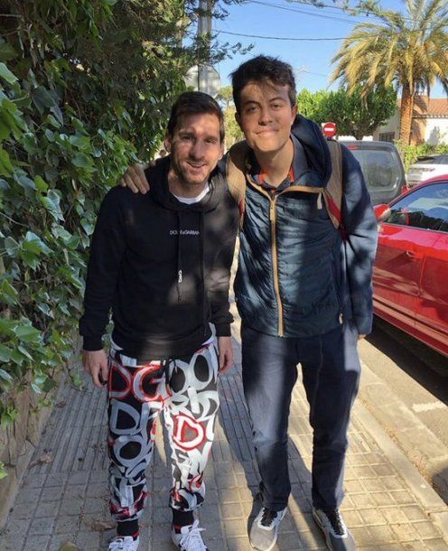 ¿Salió en pijamas? El particular look de Messi