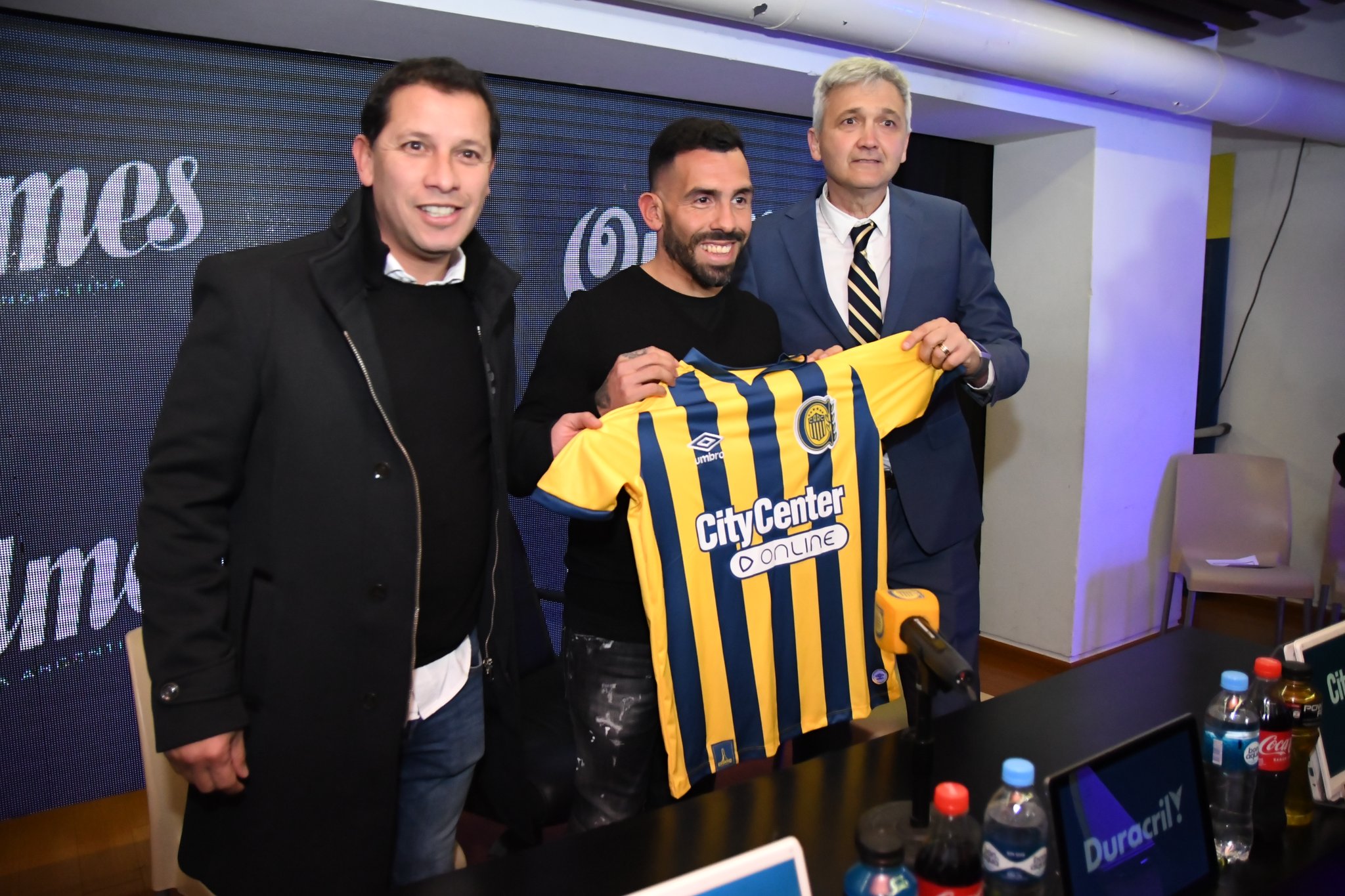 Carlos Tevez tuvo su primera práctica y es presentado como DT de Rosario Central
