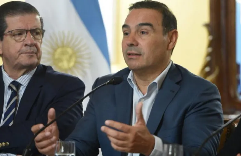Gustavo Valdés lidera el ranking de gobernadores mejor valorados del país