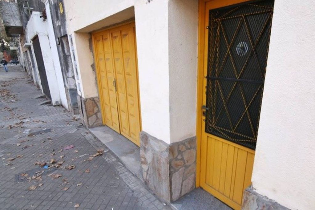Rosario: Hallan a una mujer asesinada a puñaladas adentro de un ropero y detienen a su hijo