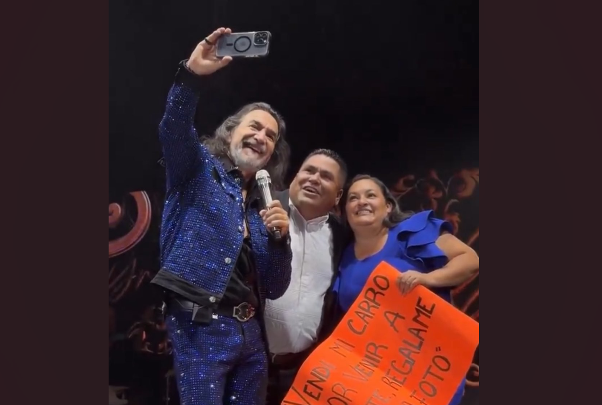 Fanáticos vendieron su auto para ver a Marco Antonio Solís y emocionaron al cantante en pleno show