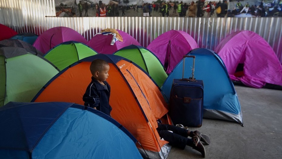 Después de un mes atravesando México, la caravana migrante toca la puerta de Estados Unidos