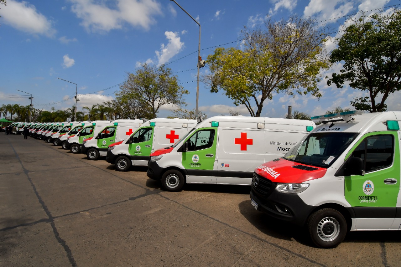 Gustavo Valdés entregó una ambulancia para Esquina