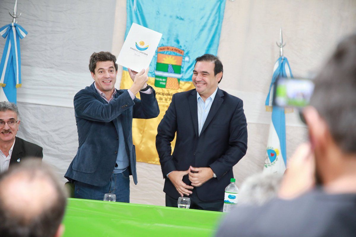 Valdés inauguró las obra de Defensas en Paso de la Patria