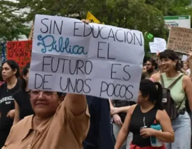 Gremios docentes convocan a un paro nacional de tres días