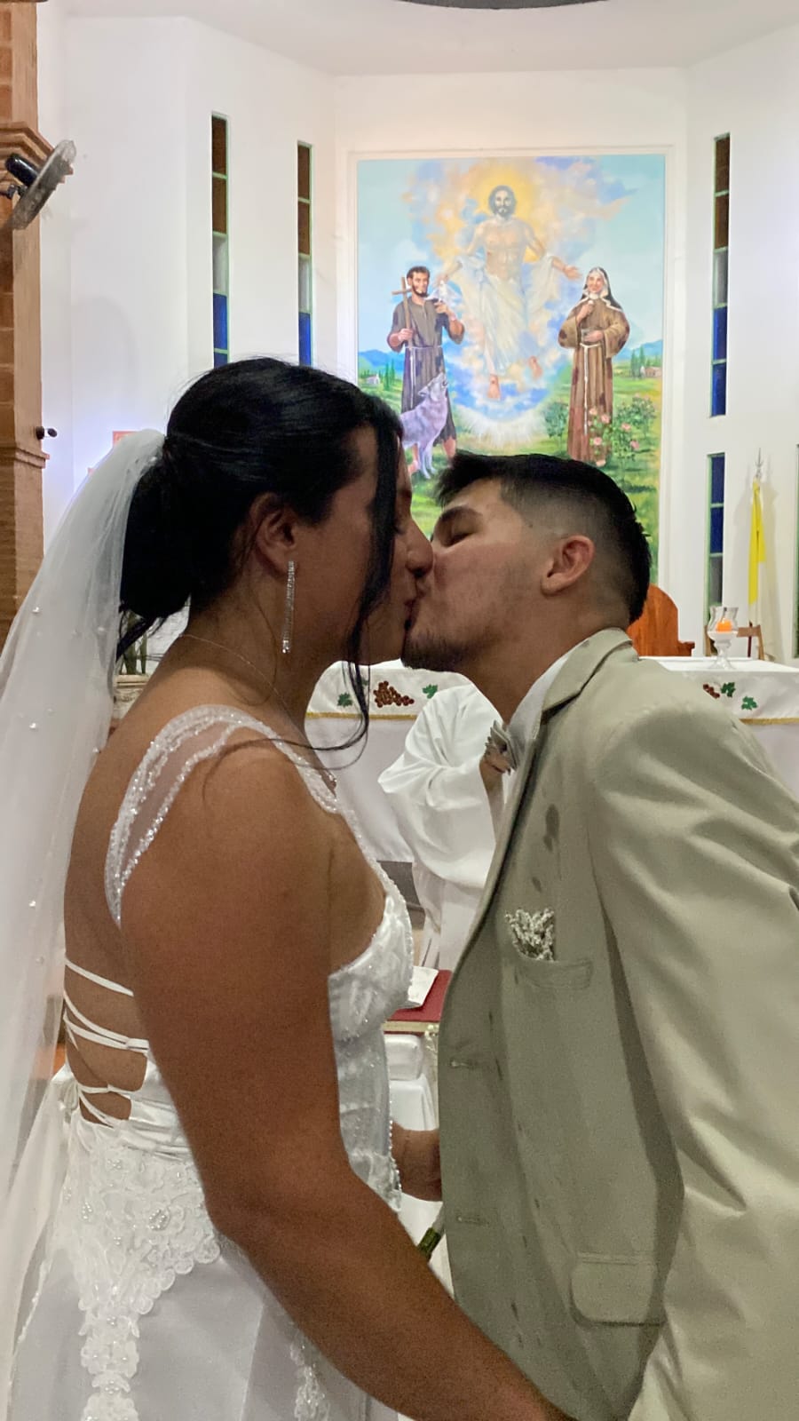 Una pareja trans selló su amor casándose por iglesia en Corrientes