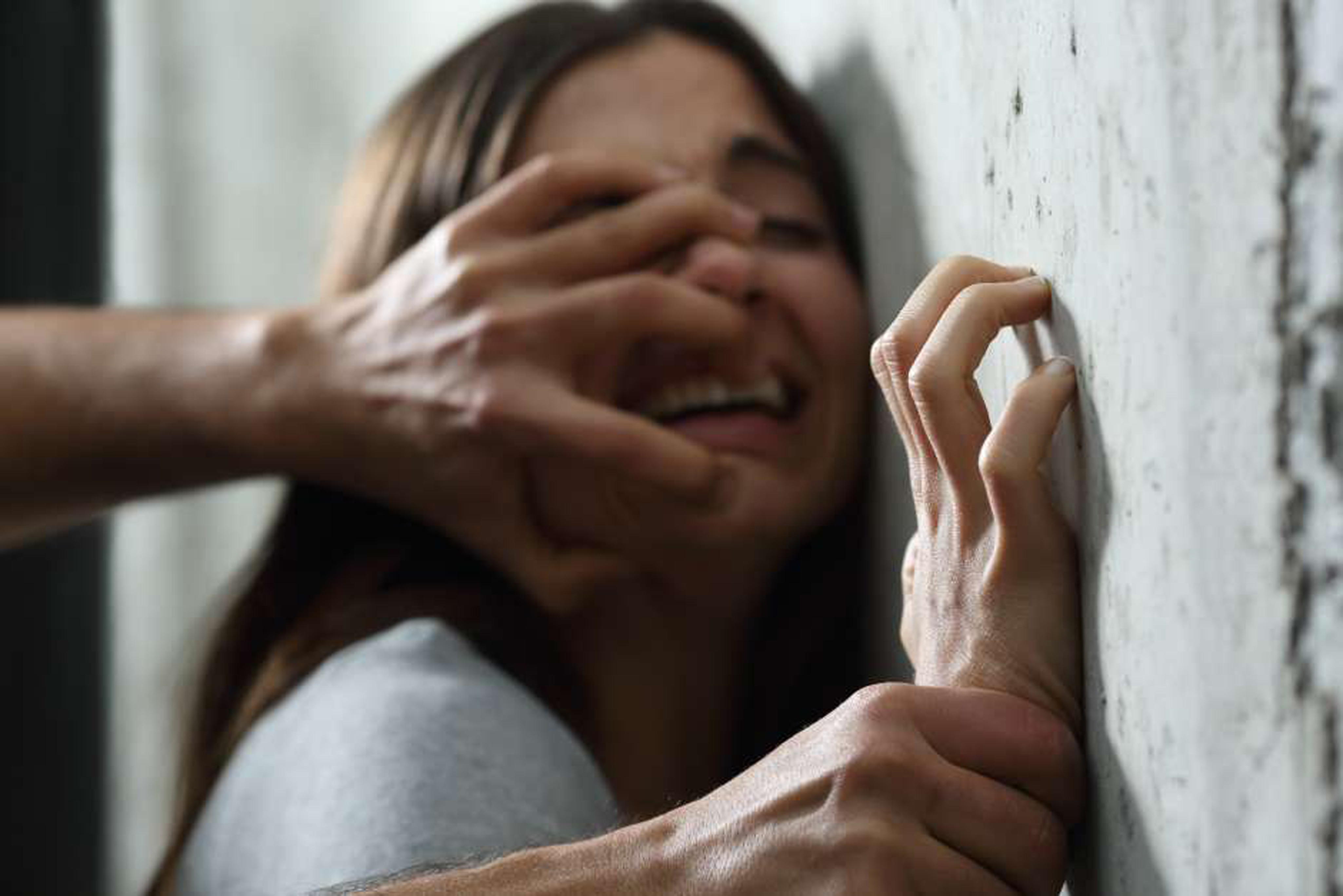 Asaltaron a una familia en su casa de Pilar y violaron a una joven