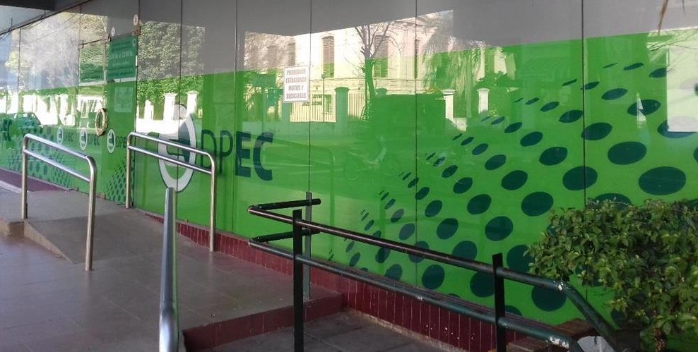 Deberá realizar tareas comunitarias por engancharse de la luz