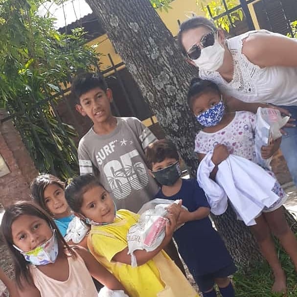 El CAP entregó guardapolvos y mercaderías a personas aisladas por coronavirus