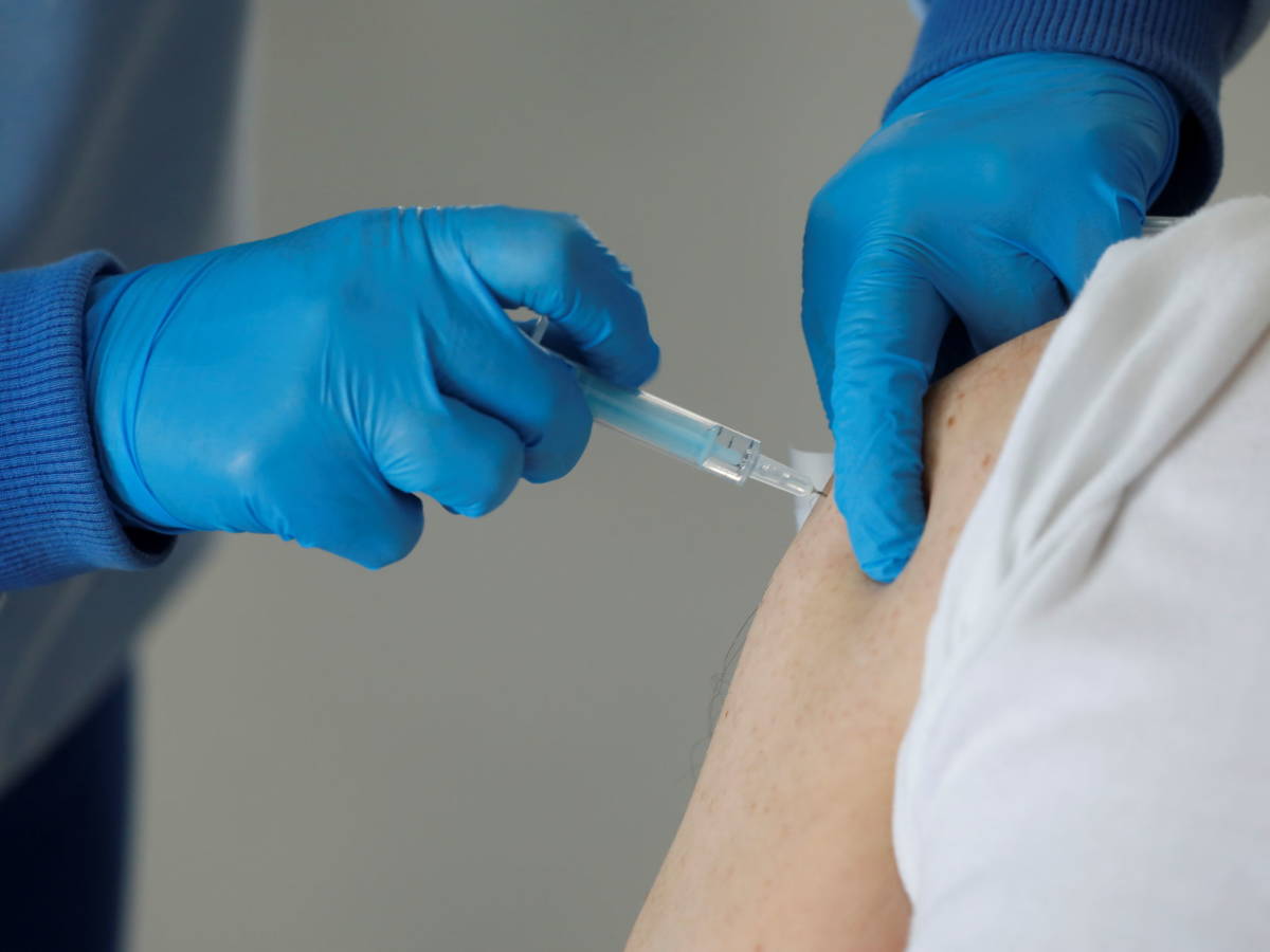 Uruguay evalúa aplicar una tercera dosis de refuerzo contra el coronavirus