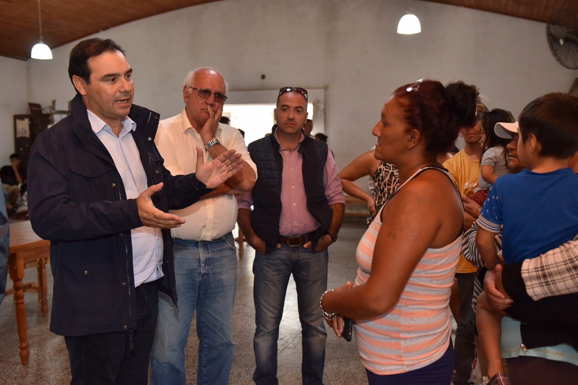 Valdés recorrió zonas inundadas del sur provincial y  garantizó asistencia a todos los sectores afectados