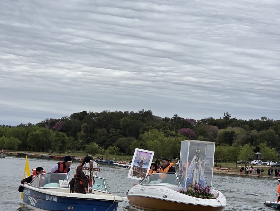 Procesión náutica de la Virgen de Itatí y el Señor Hallado