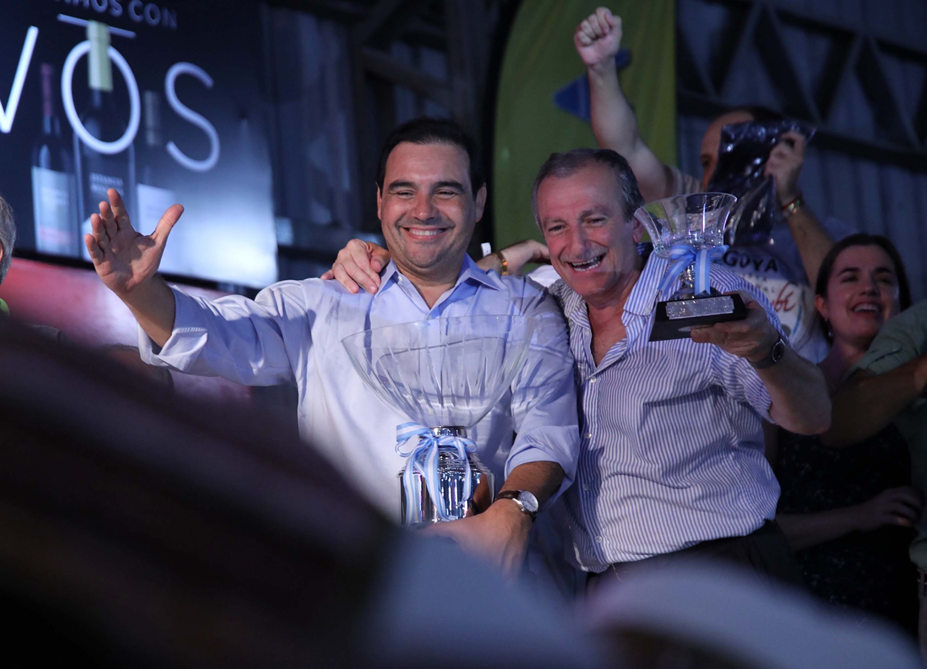 El gobernador Valdés encabezó la fiesta de premiación de la Pesca del Surubí