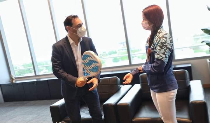 El Gobernador Valdés recibió a la correntina campeona mundial de pádel