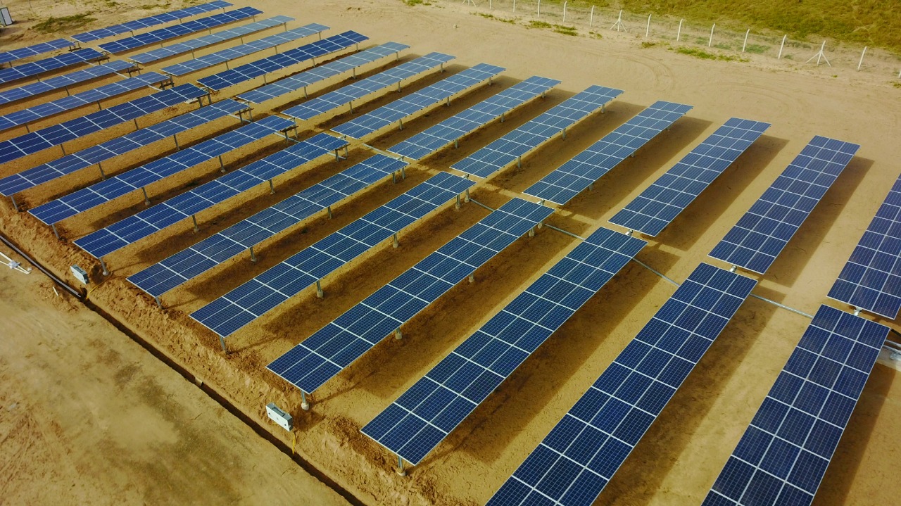 Histórico: Malvinas ya posee energía generada por paneles solares