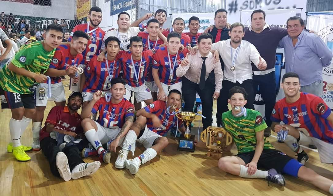 Esquina gritó campeón