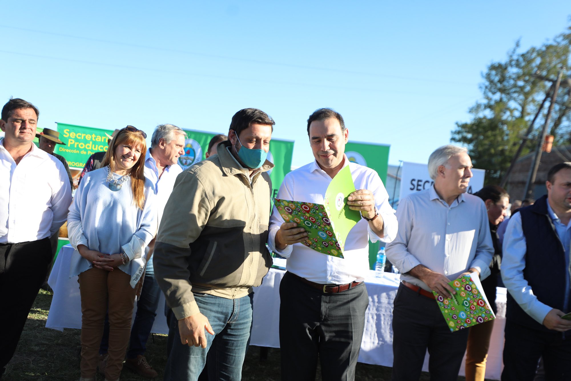 Gustavo Valdés entregó más subsidios a productores afectados por los incendios
