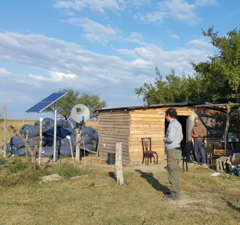 La Secretaría de Energía avanza con la instalación de paneles solares residenciales en zona rural de Esquina