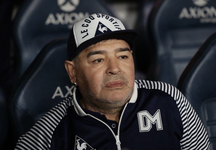 Leve condena al funebrero que difundió las fotos de Diego Maradona muerto