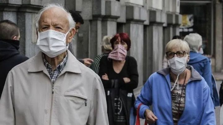 Las jubilaciones aumentan 8% desde el lunes y el Gobierno analiza sumar un bono