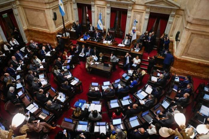 El bloque de la UCR exigió ampliar el temario de extraordinarias
