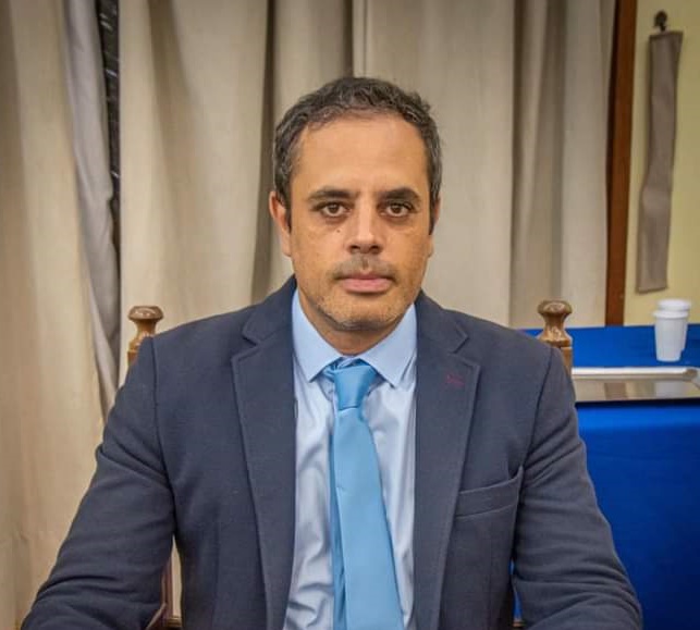 "En vez de gestionar nuevas obras vamos a tener que reparar la Costanera que no tenía ni un año"