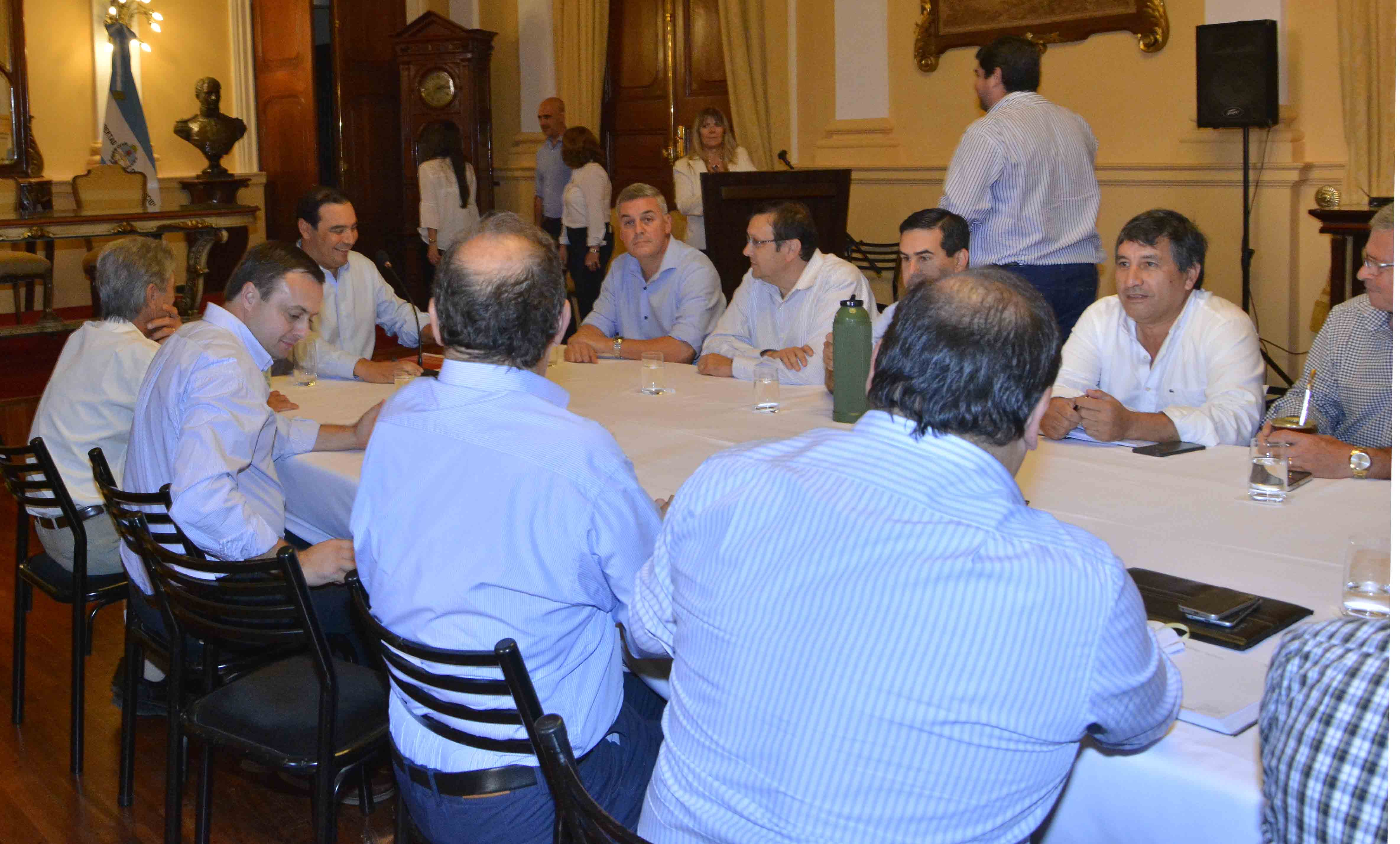 Valdés mantiene una reunión institucional con intendentes radicales