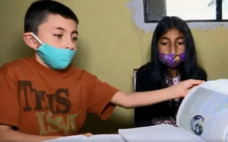 Dos hermanos repitieron de grado porque no tenían computadora para las clases virtuales