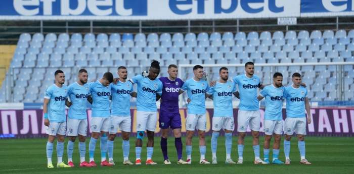Hicieron un minuto de silencio por un ex jugador que estaba vivo y de fiesta