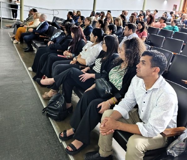 Más de 100 administrativos de CAPS y Hospitales recibieron sus certificados